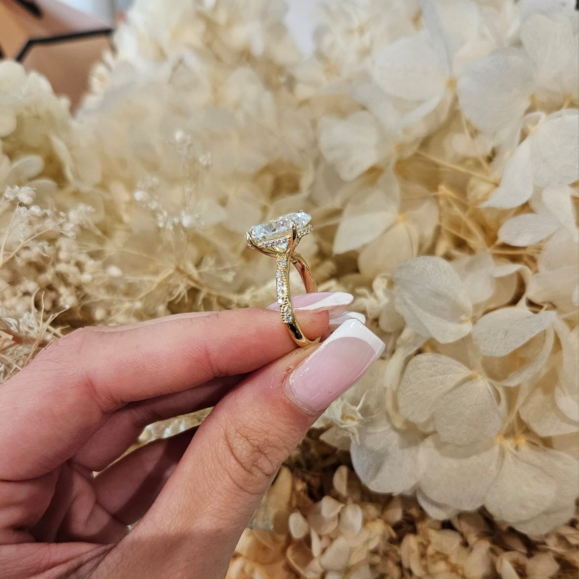 5.09ct Oval Cut Lab Grown Angelina Design Yellow Gold