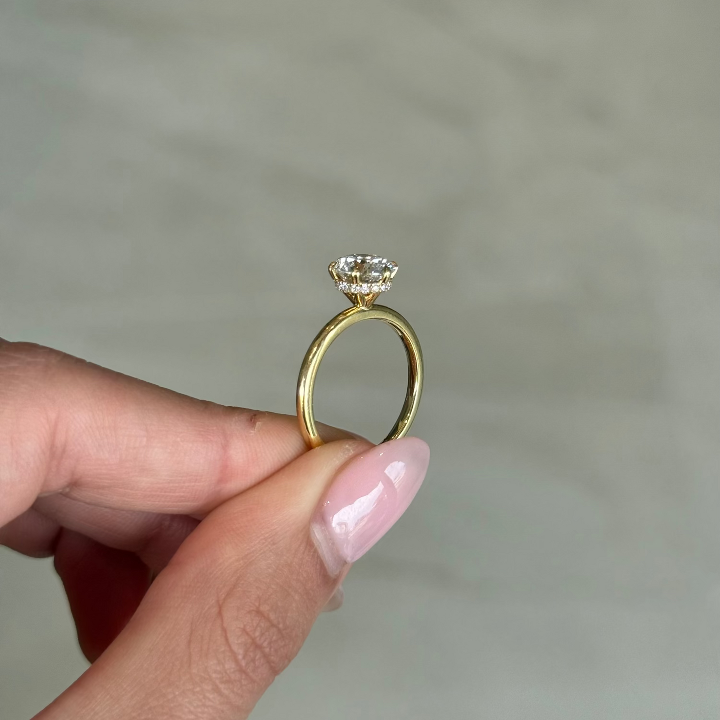 1.72ct Round Cut Lab Grown Lilly Design Yellow Gold
