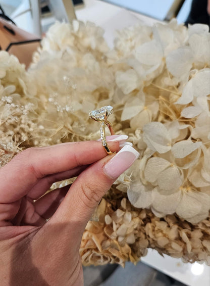 5.01ct Oval Cut Lab Grown Angelina Design Yellow Gold