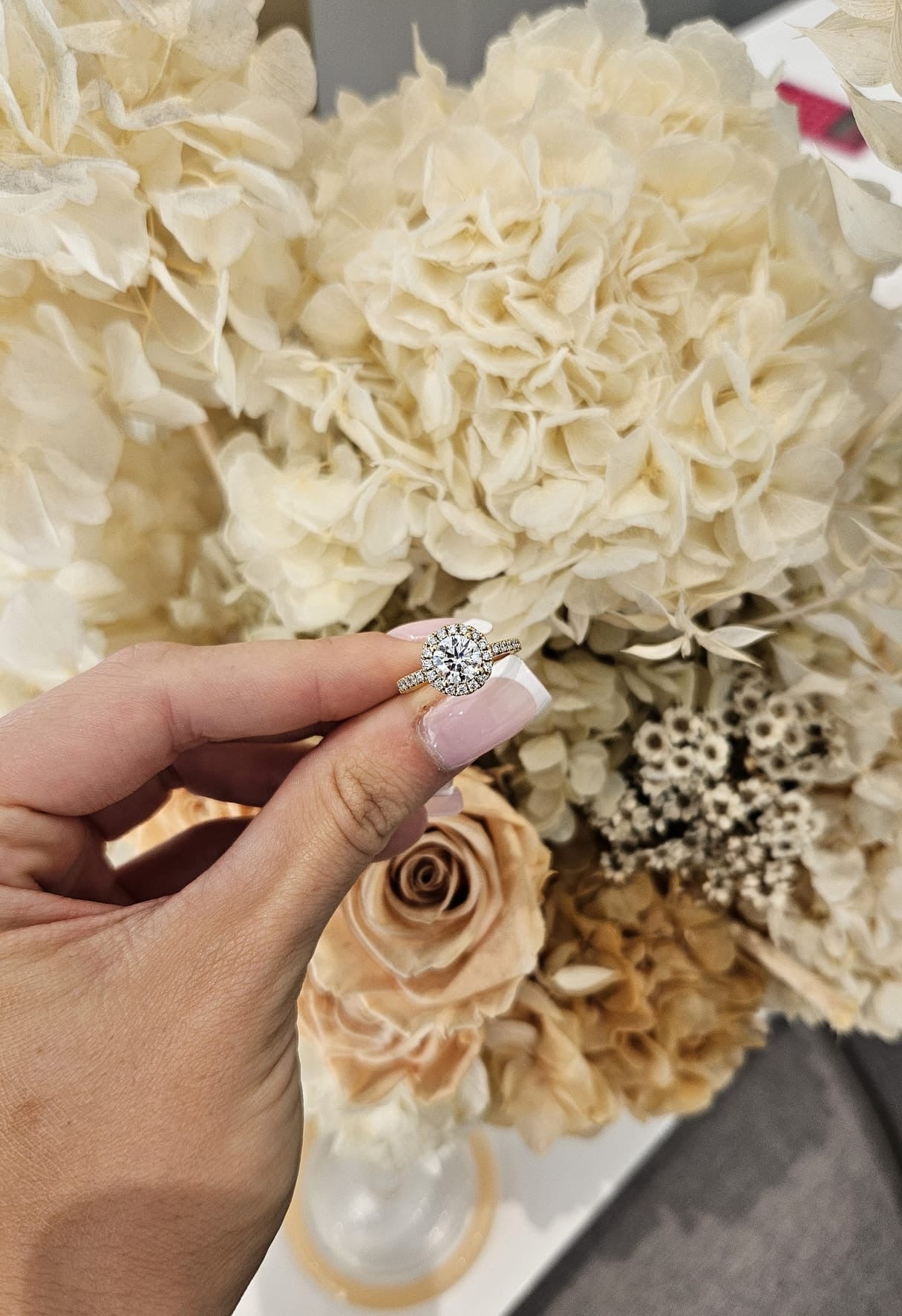 1.23ct Round Cut Lab Grown Pissarro Design Yellow Gold