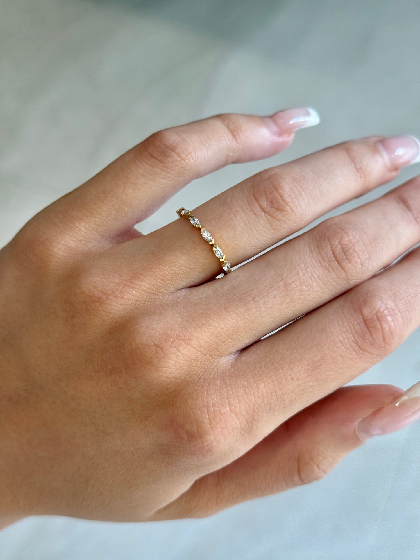 Arrow Design Natural Diamonds Wedding Band