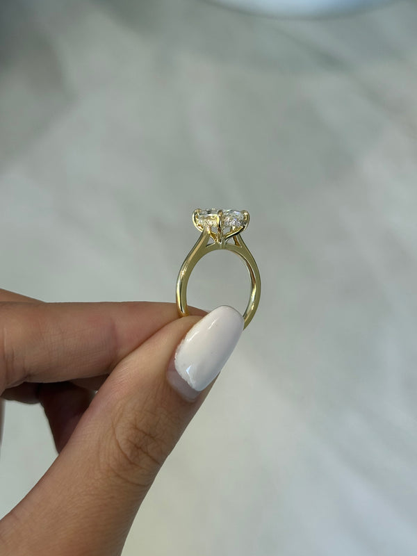 2.70ct Oval Cut Lab Grown Bella Design Yellow Gold