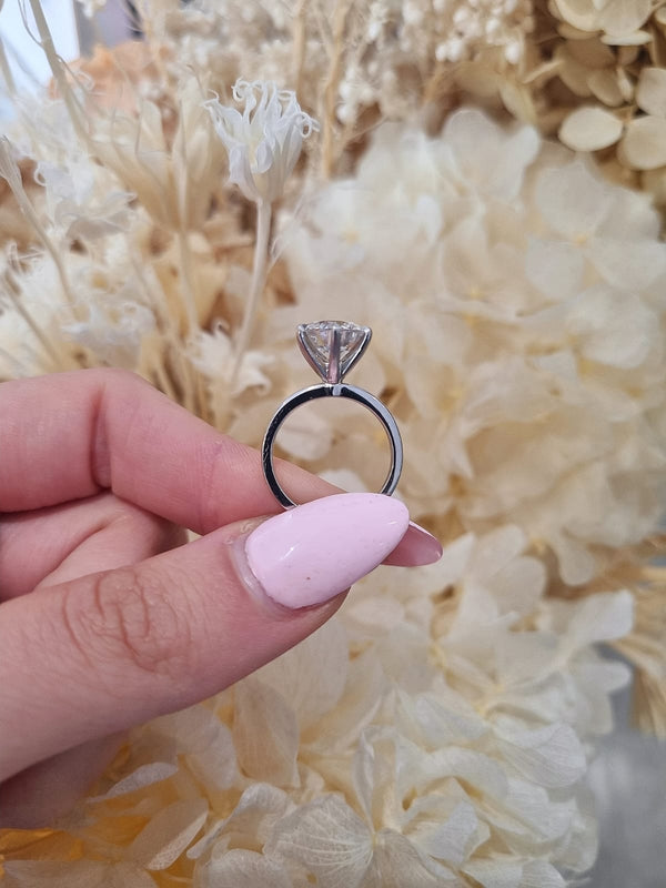 3.01ct Round Cut Lab Grown Henri Design Platinum