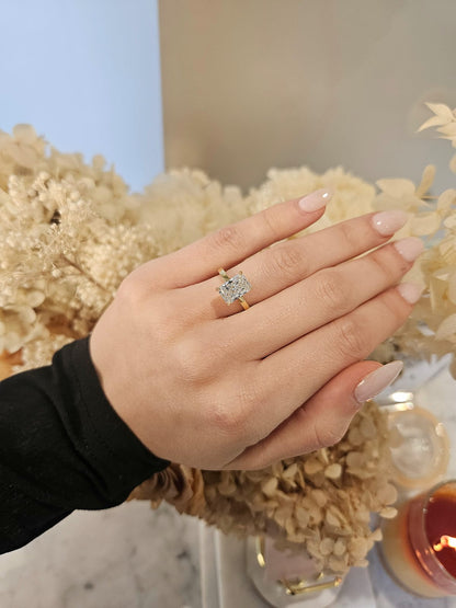 2.52ct Radiant Cut Lab Grown Aria Design Yellow Gold